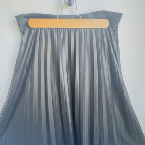 Zara Woman Black Pleated Faux Leather Midi Skirt Size Small Knife Pleat A-Line - Picture 10 of 13